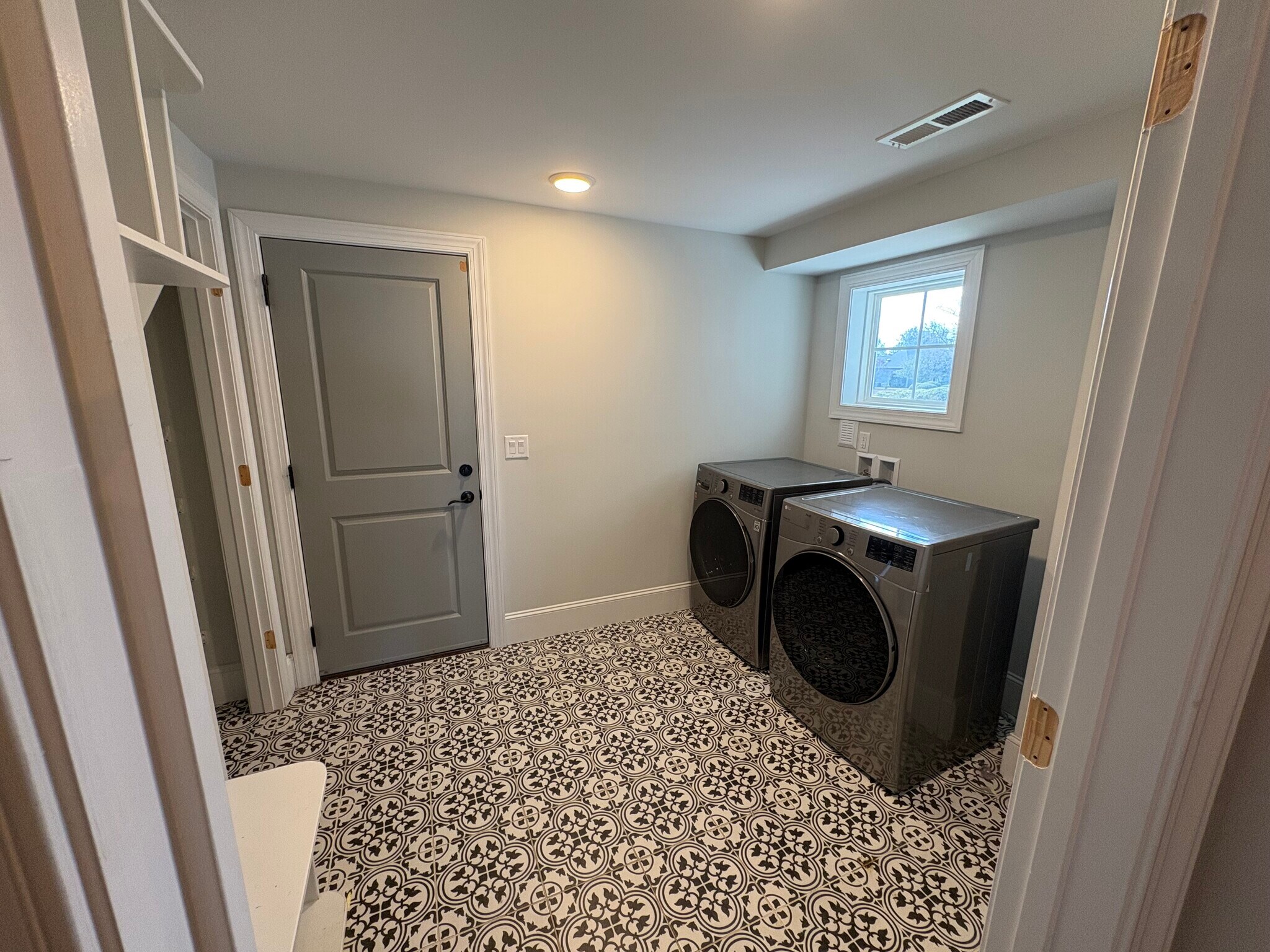 Building Photo - 729 Windemere Rd