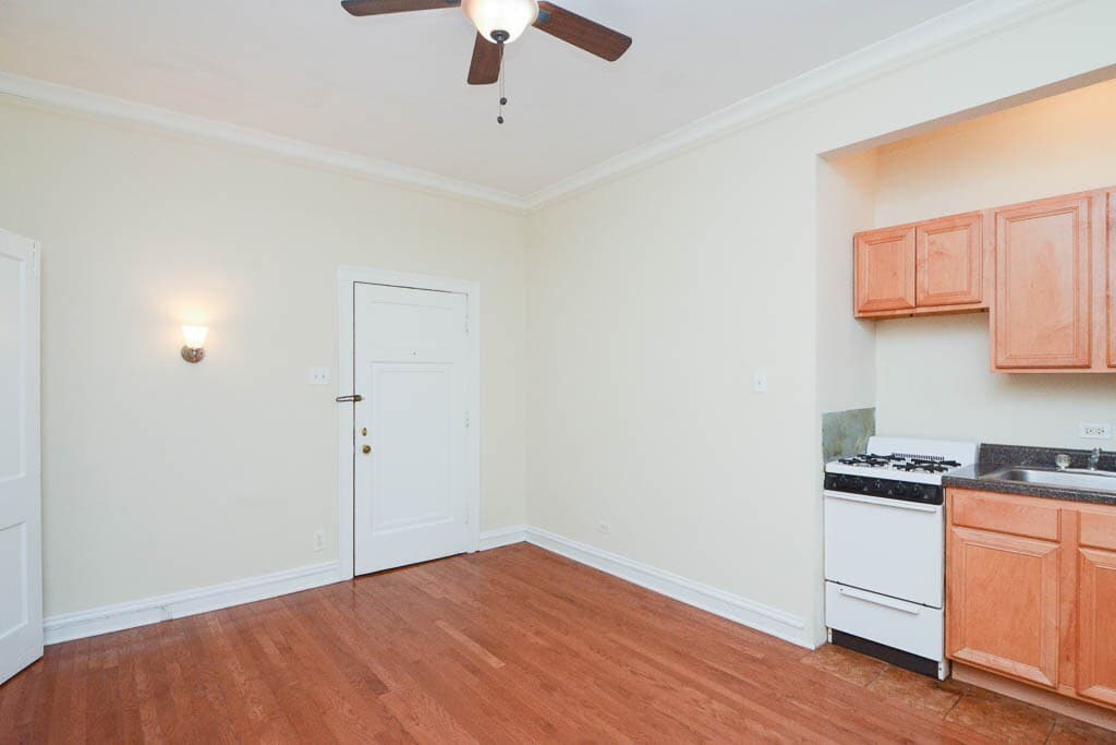 Building Photo - 4551 N Damen Ave