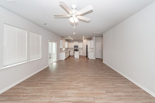 Building Photo - 4 Bedroom, 2.5 Bathroom Home in Cane Bay Plantation - Summerville