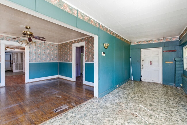 Building Photo - 3332 Walnut Ave SW