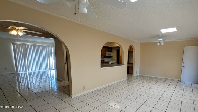 Building Photo - 6539 E Golf Links Rd