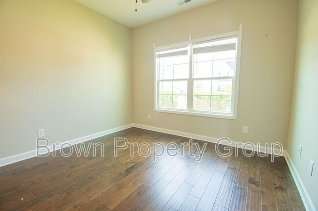 Building Photo - 2220 Oldenburg Ln