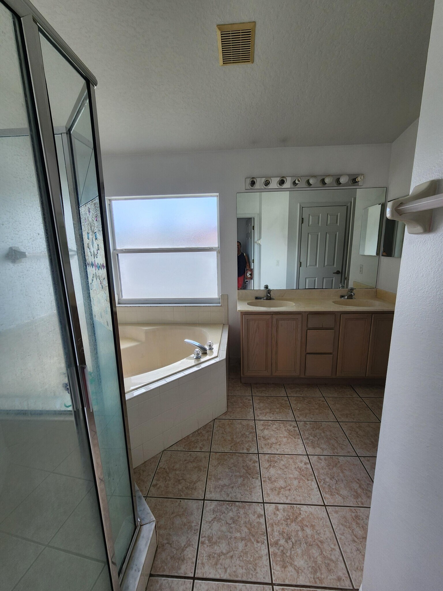 master bath - 1007 Deddington Pl