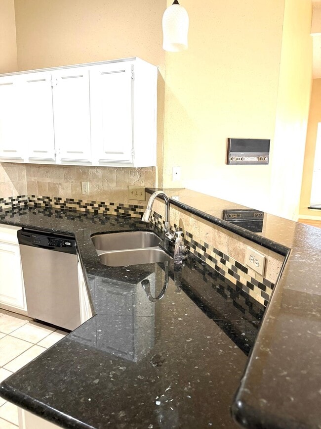 Building Photo - 2426 Planters Row