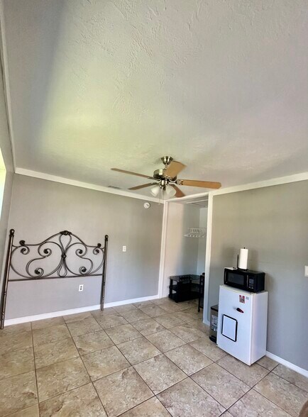 Building Photo - 30008 SW 159th Dr
