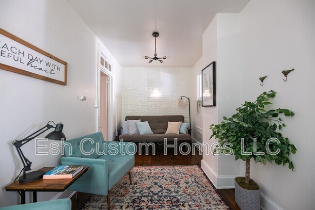 Building Photo - 419 W Orange St