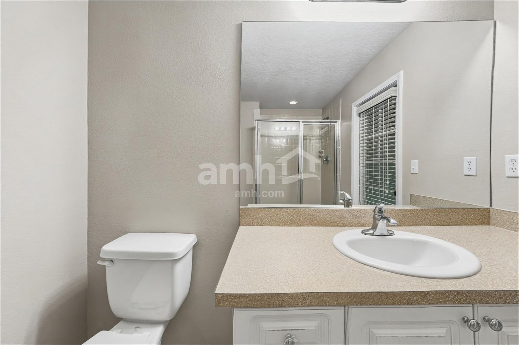 Building Photo - 7330 Crescent Palm Dr