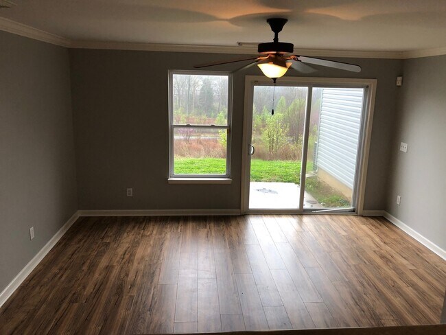Building Photo - 2 Bedroom, 2.5 Bath Townhouse