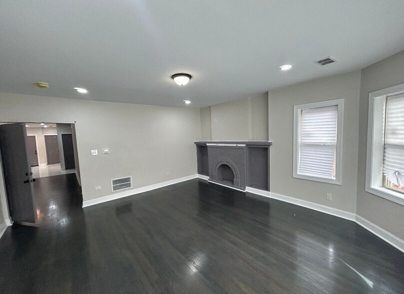 Building Photo - 7730 S Cornell Ave