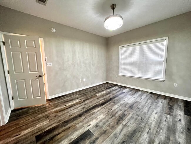 Building Photo - 1311 Treasure Cove