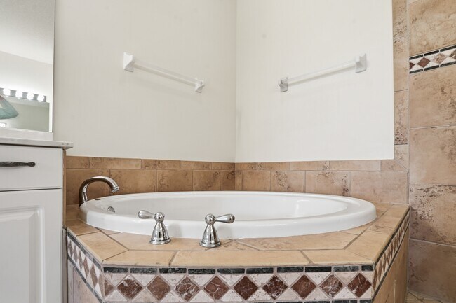 Building Photo - 12854 Carrington Cir