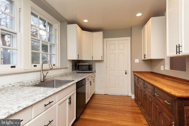 Building Photo - 6610 Wissahickon Ave