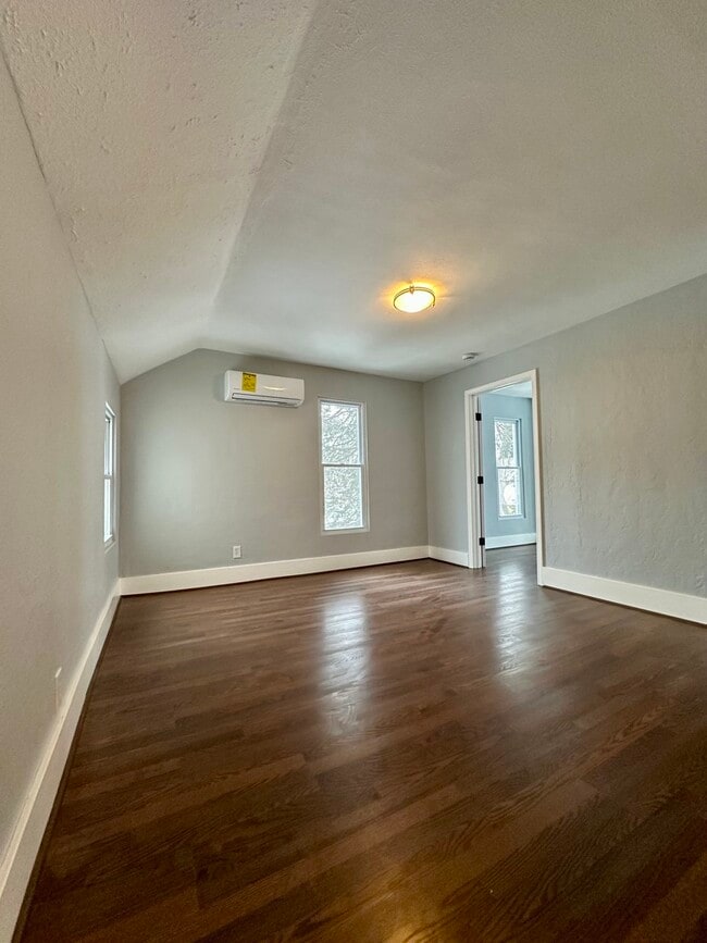 Building Photo - 914 Garfield Ave