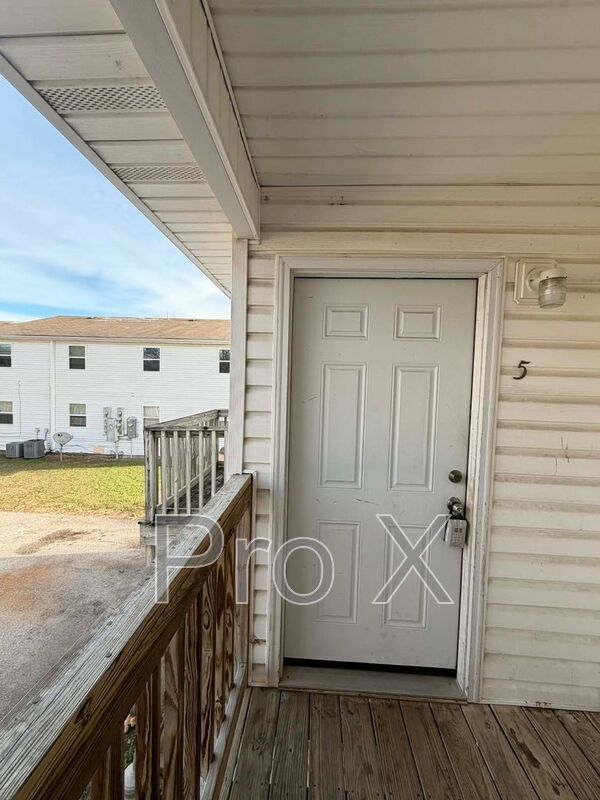 Building Photo - 3802 College View Dr