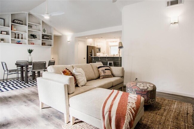 Building Photo - 5139 Meadow Creek Dr