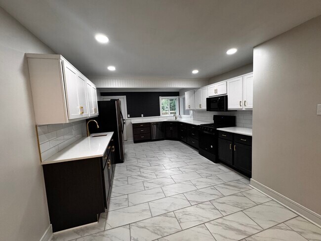 Building Photo - 212 Belmont Ct