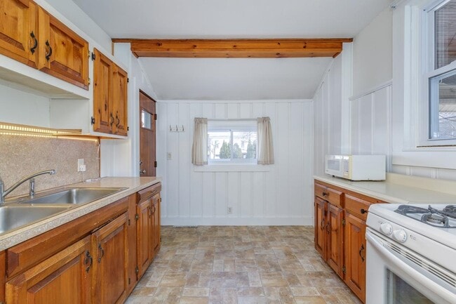 Building Photo - 48 Beacon St