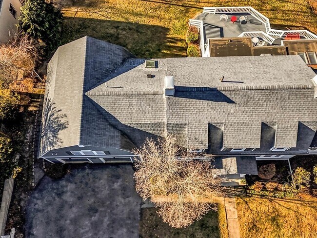 Building Photo - 243 Upland Ave