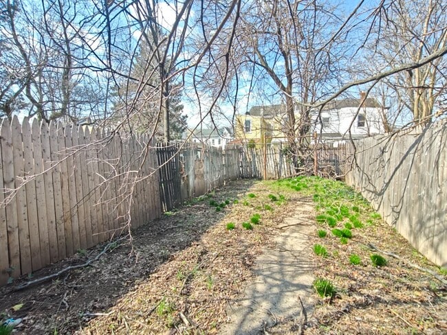 Building Photo - 9 Randall Ave