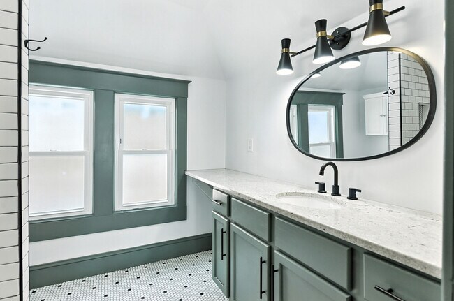 Building Photo - 2965 Harris Street