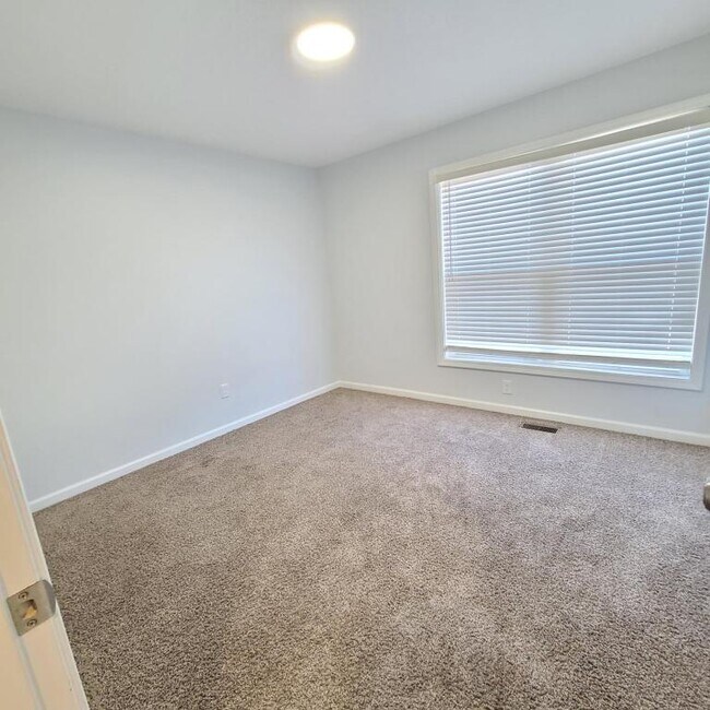 Building Photo - 2503 S Hanna St