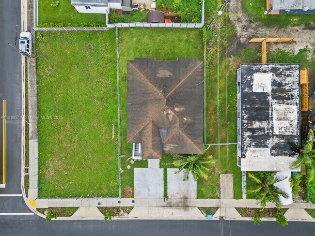 Building Photo - 1514 NW 5th Ave
