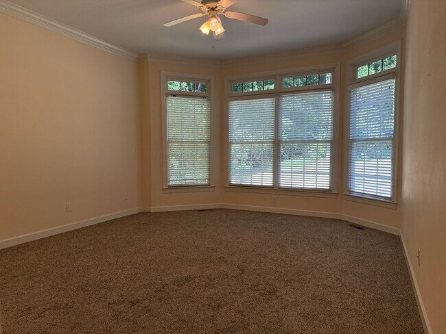 Building Photo - Stunning, Elegant Residence in Chapel Hill...