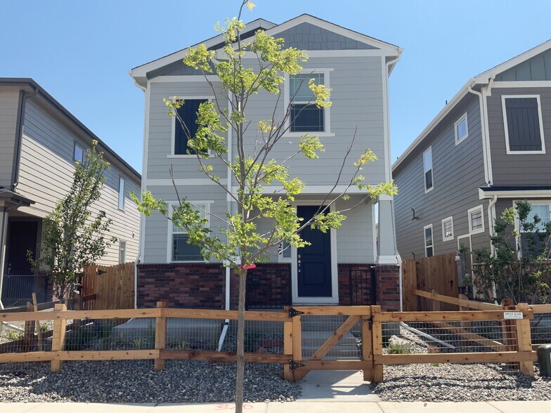 Primary Photo - 320 N Addison Way