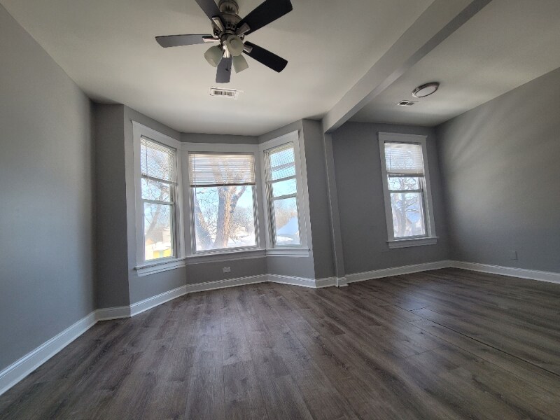 Building Photo - 7634 S Drexel Ave