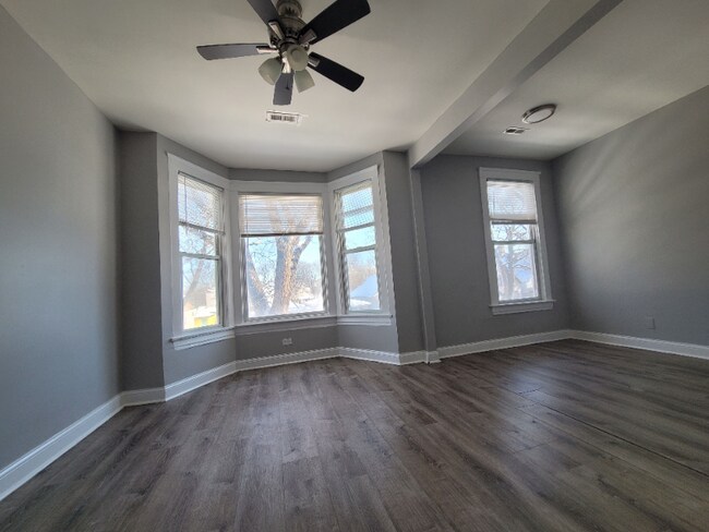 Building Photo - 7634 S Drexel Ave