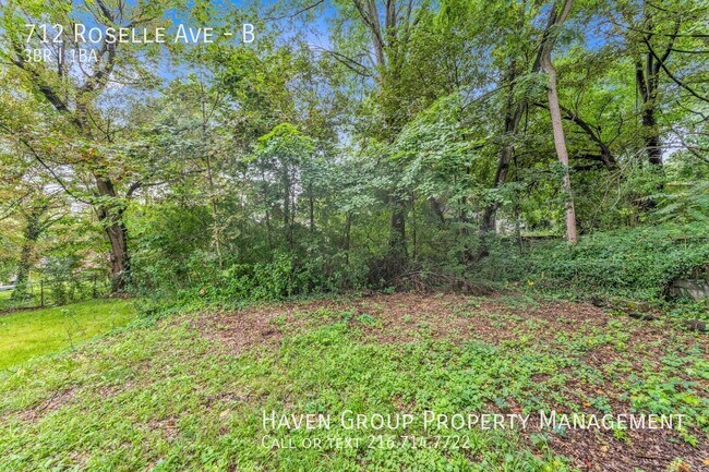 Building Photo - 712 Roselle Ave