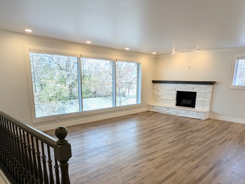 Building Photo - 3820 S Viking Rd