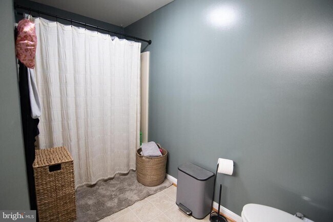 Building Photo - 611 Wind Ridge Dr