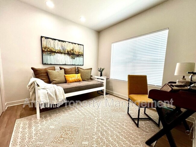 Building Photo - 1003 Claude Rd