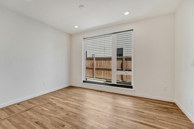 Building Photo - 1231 Newton St