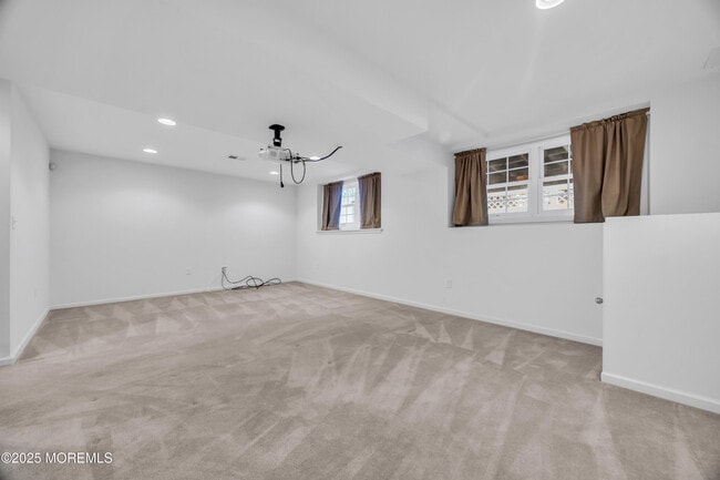 Building Photo - 82 Demarest Dr