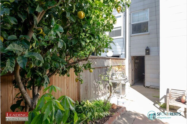 Building Photo - Marina: Immaculate Flat w/ 2 Bedrooms + Su...