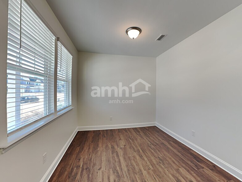 Building Photo - 7112 Garrett Ct