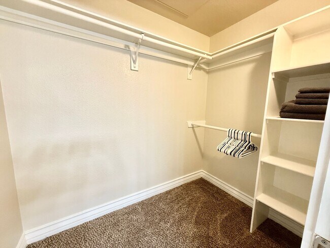 Building Photo - **MOVE-IN-SPECIAL $500 OFF 1st MO RENT** M...