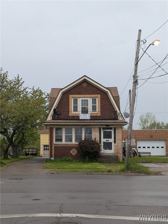 Primary Photo - 1325 Walden Ave