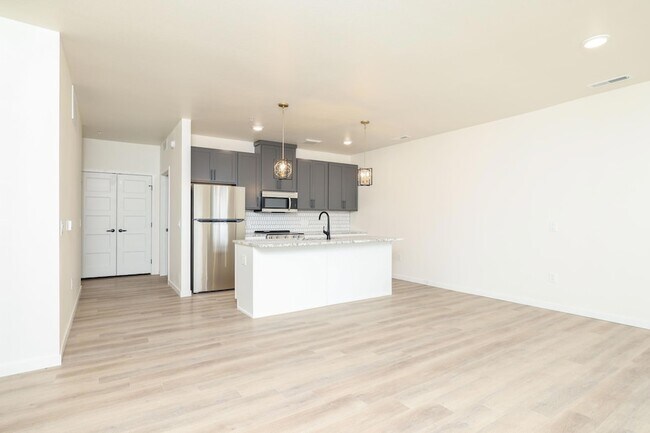 Building Photo - 28 7th St NE