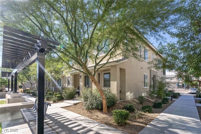 Building Photo - 5730 Sky Pointe Dr