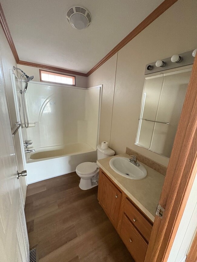 Building Photo - 4 bedroom