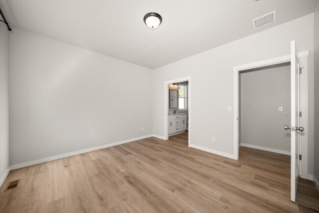 Building Photo - 4205 N Stout Ct