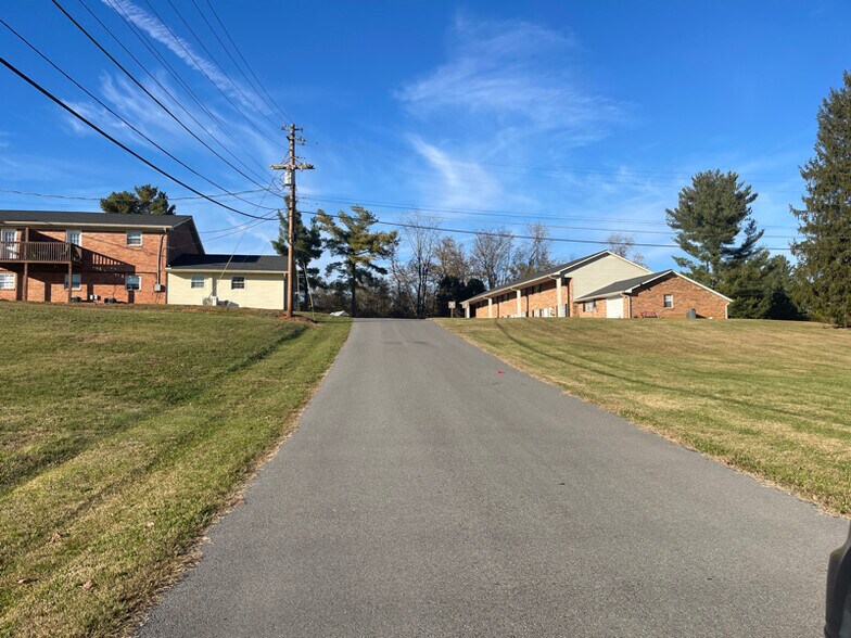 Building Photo - 539 E Morgan St