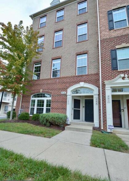 Building Photo - 904 Hall Station Dr