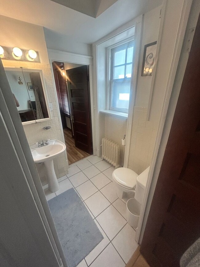 Building Photo - 2 bed 1 bath Cap Hill Condo w/Parking!