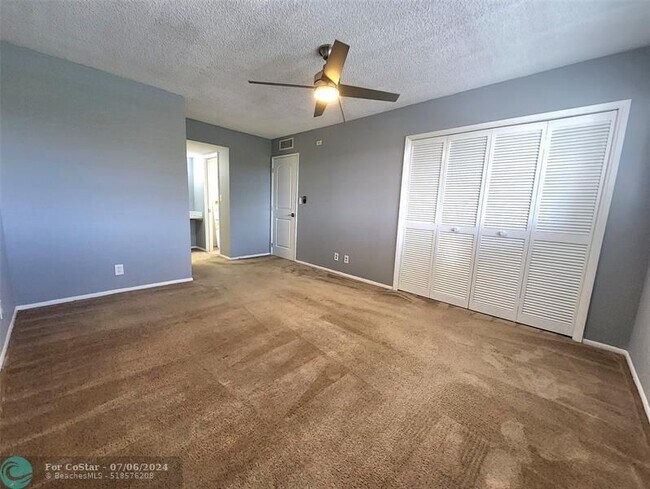 Building Photo - 3090 N Course Dr