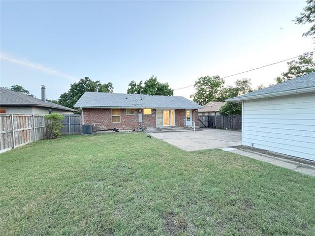 Building Photo - 2109 Highwood Dr