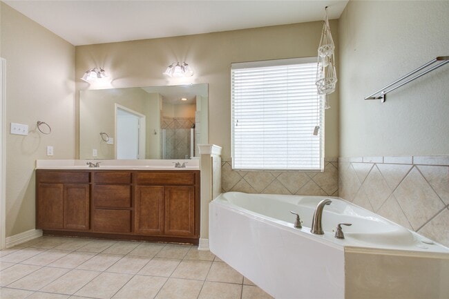 Building Photo - 18103 Double Bay Rd